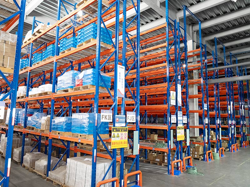 مستودع المصنع